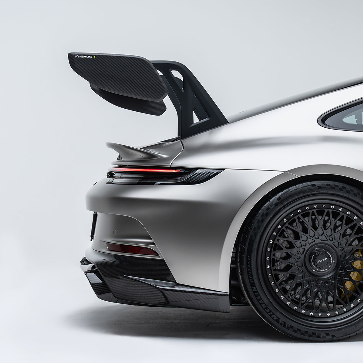 Faldon trasero ADRO para Porsche 992.1 GT3